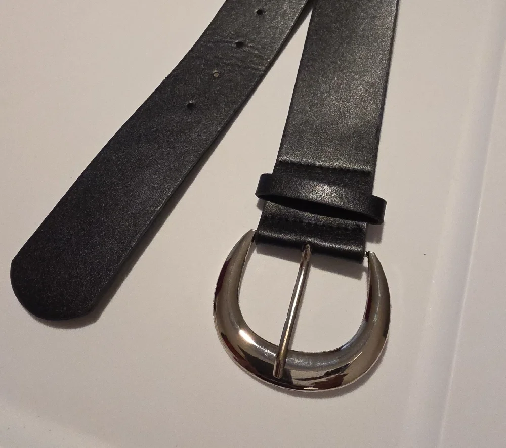 MEASUREMENTS waist 24